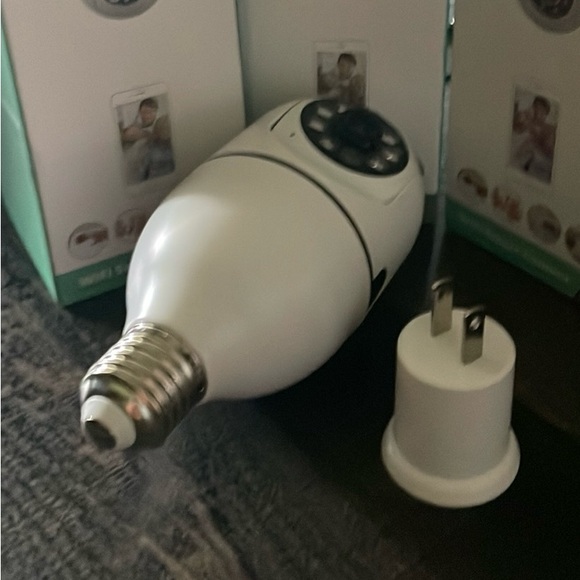 NEW NIB DIHOOM WIFI WIRELESS SMART CAMERA CAN SCREW IN LIGHT SOCKET OR PLUG IN - Picture 4 of 4